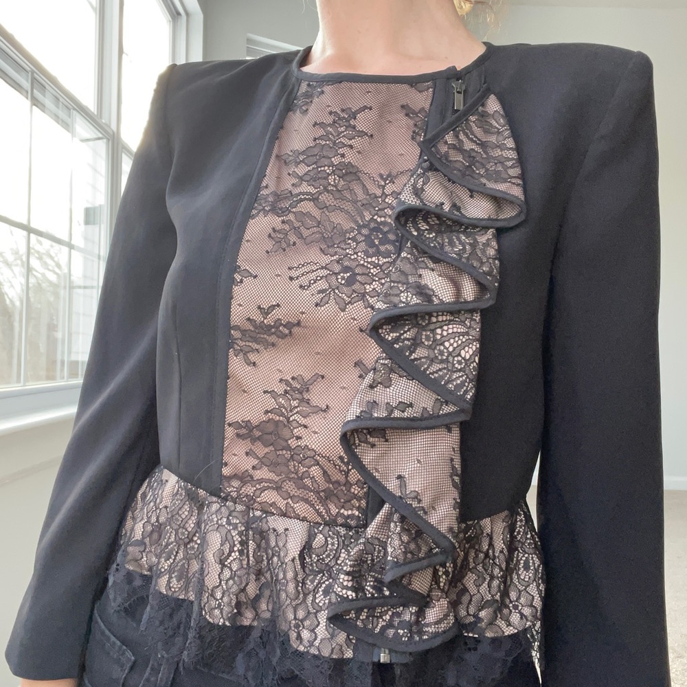 ❌❌ SOLD ❌❌ BCBG Maxazria Blazer